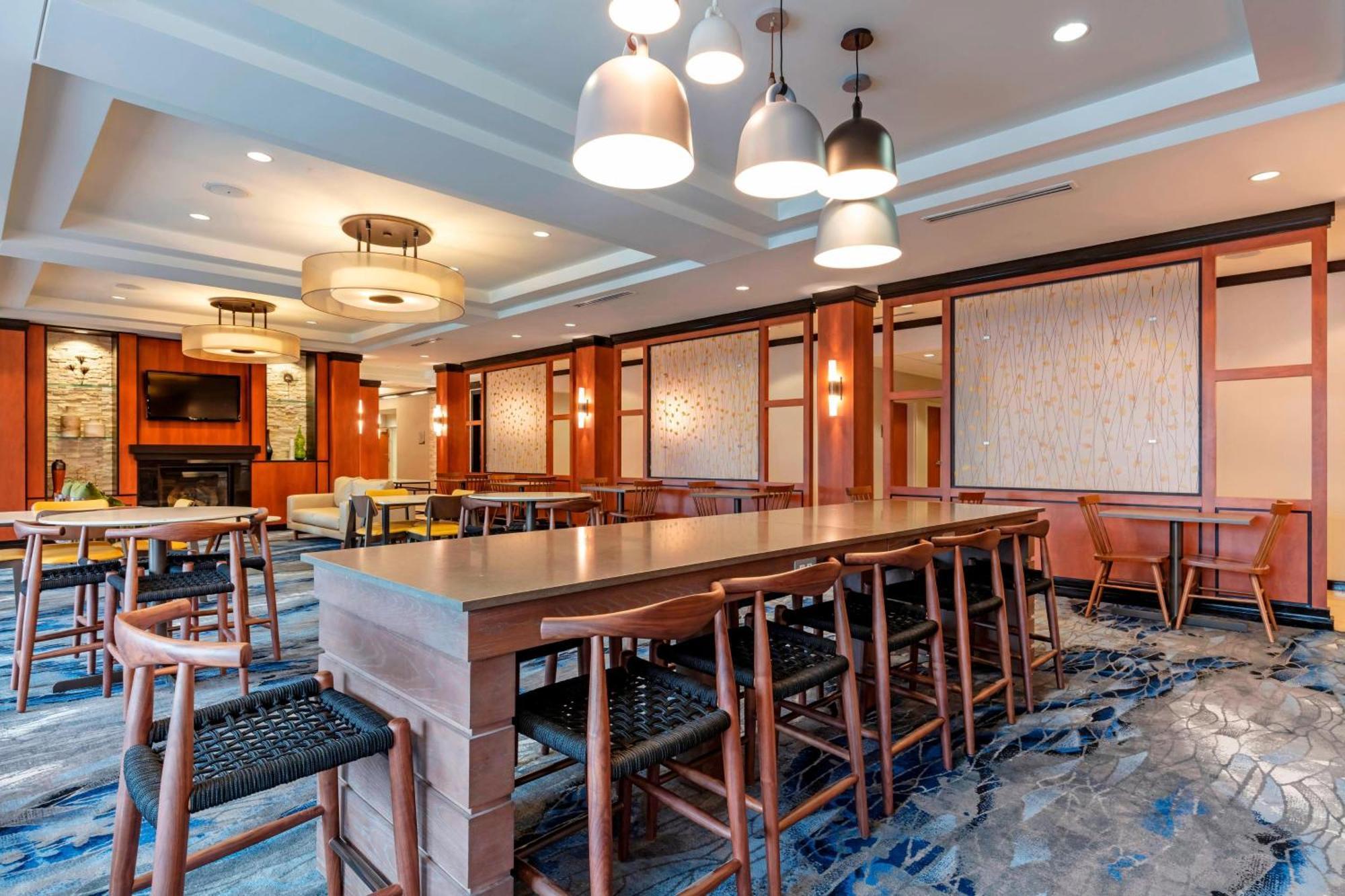 Fairfield Inn & Suites Кълъмбъс Екстериор снимка