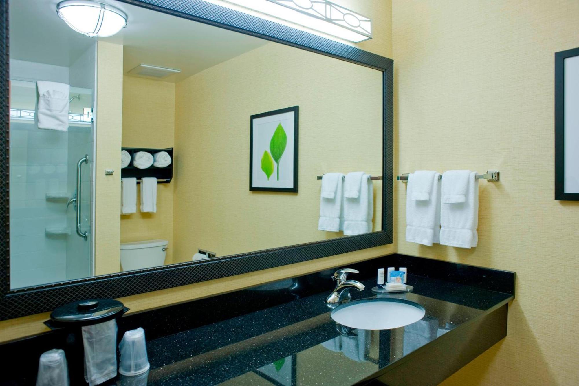 Fairfield Inn & Suites Кълъмбъс Екстериор снимка