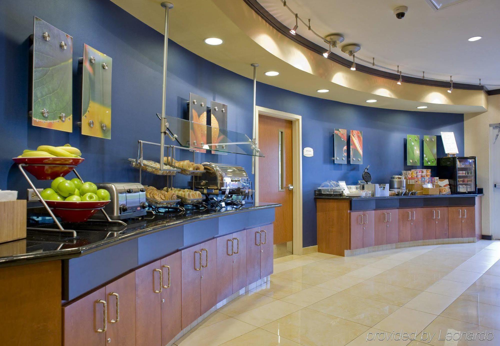 Fairfield Inn & Suites Кълъмбъс Ресторант снимка