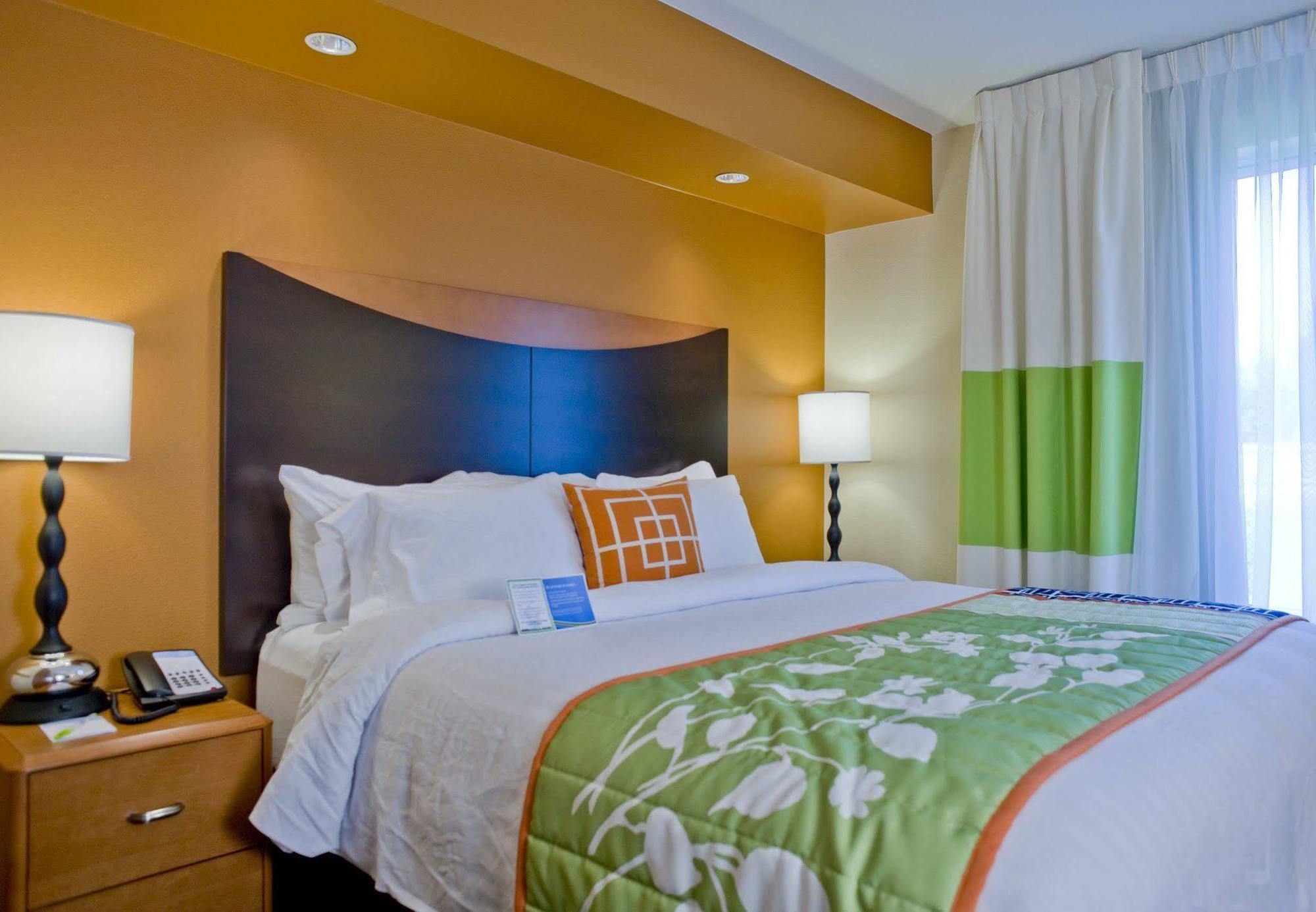 Fairfield Inn & Suites Кълъмбъс Стая снимка